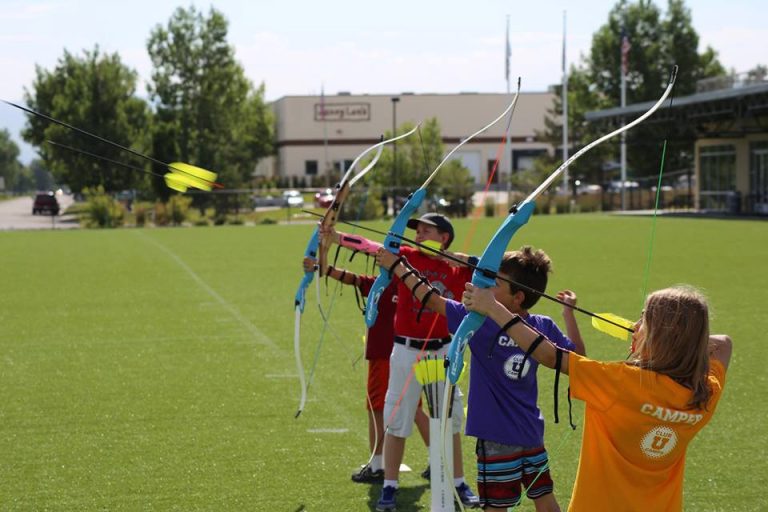 enfants qui tirent avec des arcs Club Rolan au Easton archery center