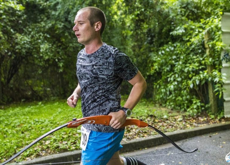 participant au Run archery à Veneux-les-Sablons avec arcs Club